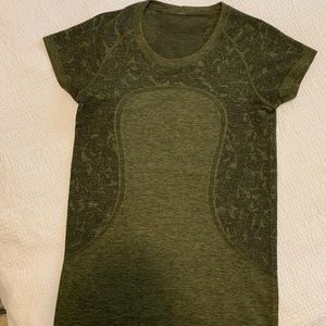 lululemon athletica Tops - Lululemon Swiftly Speed Short Sleeve Shirt lululemon athletica Tops - Lululemon Swiftly Speed Short Sleeve Shirt